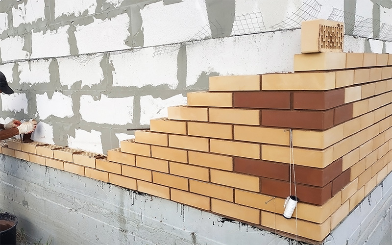 Как обшить газобетон