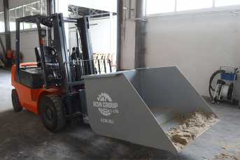 Grader bucket for the fork lifter