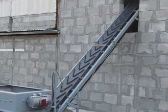  Belt conveyor with ribbing