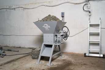 Shredder of wastes of aerocrete production